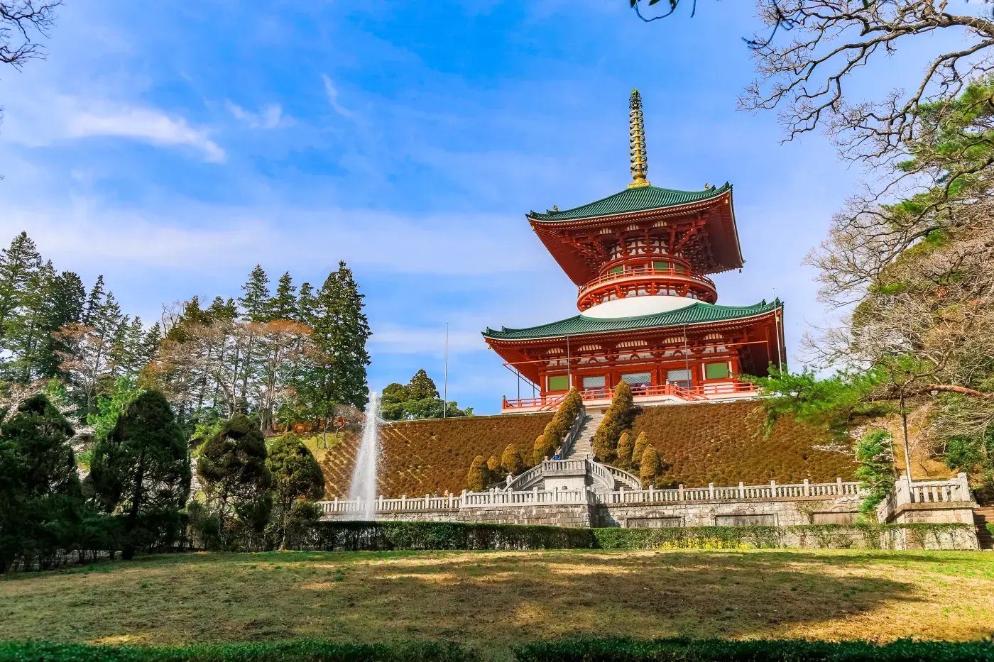Naritasan Shinsho-ji temple pagoda and main hall